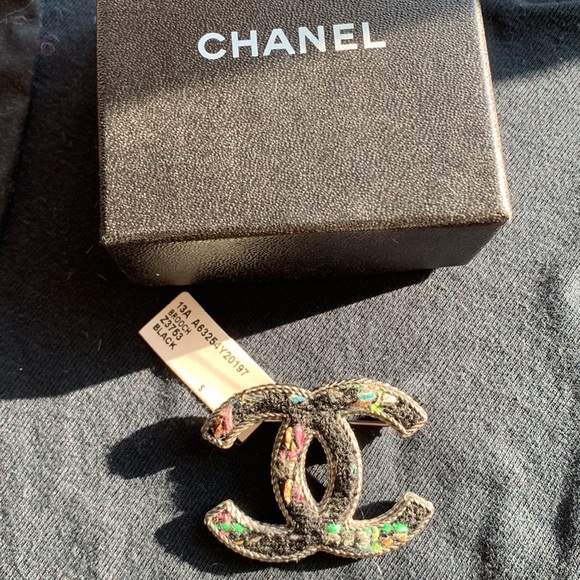 New CHANEL 🖤 Pin Brooch Silver Tone Black Pink Green Gray Blue Tan Tweed Thread - Picture 13 of 16